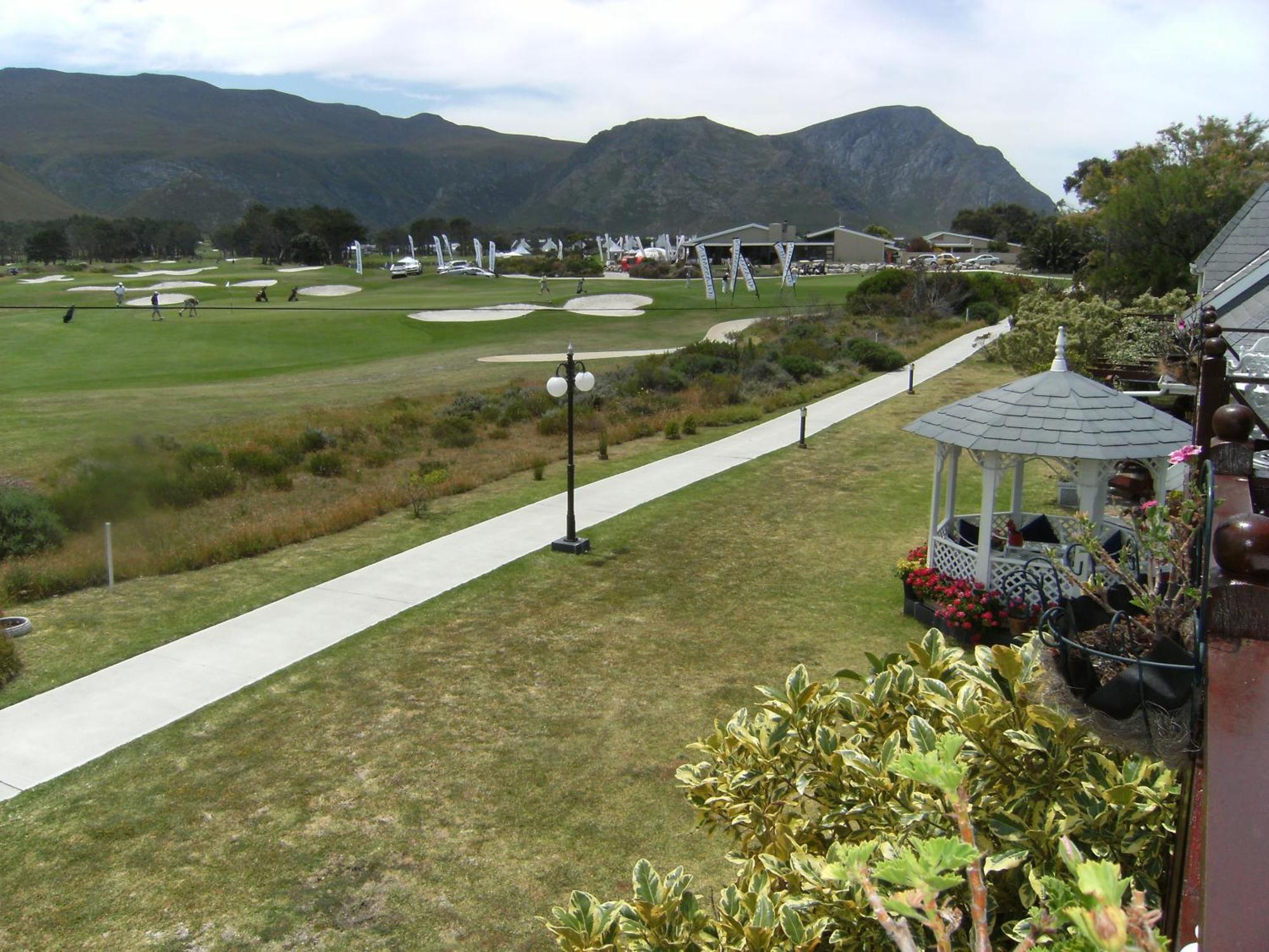 Mulligans Guest Lodge Hermanus Bagian luar foto