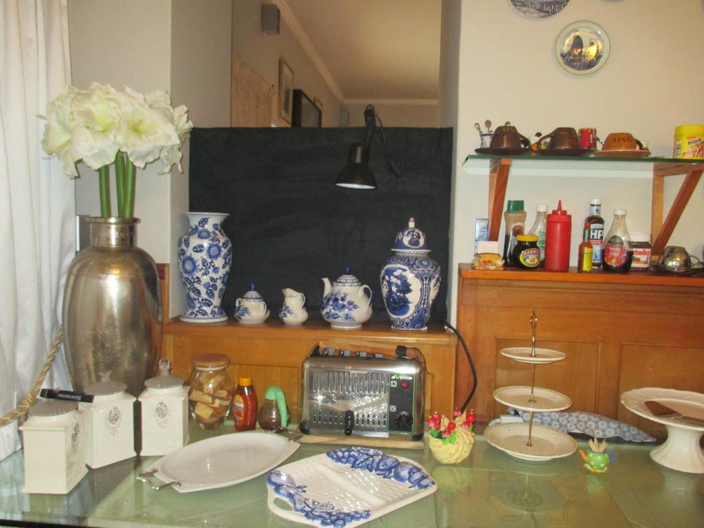 Mulligans Guest Lodge Hermanus Bagian luar foto