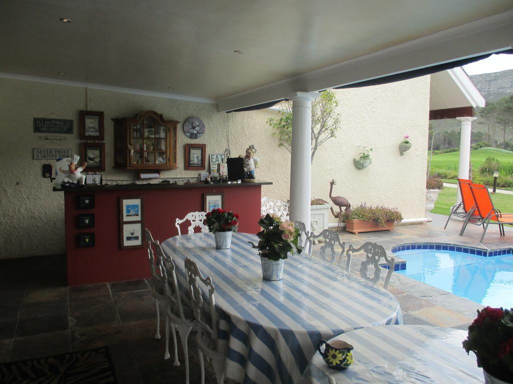 Mulligans Guest Lodge Hermanus Bagian luar foto