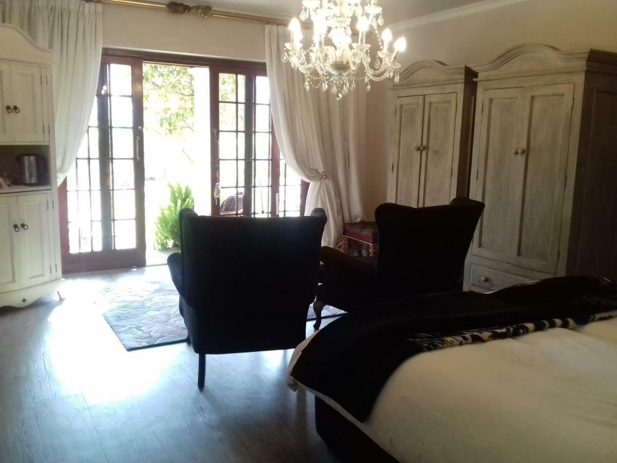 Mulligans Guest Lodge Hermanus Bagian luar foto